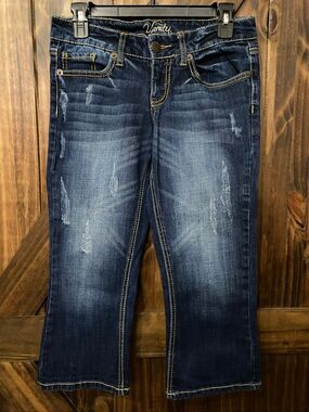 Vanity Capri Jeans Low Rise Distressed Women’s Size 27